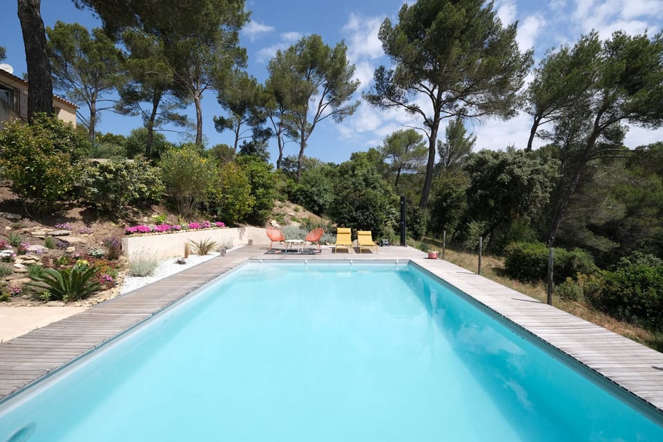 PUGET holiday rental, comfortable villa for rent for 8 people with swimming pool. Online booking with Plaisirs & Maisons de Provence
