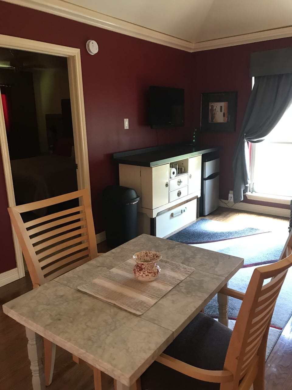 A beautiful marble table is an ideal place to share a meal or get some work done