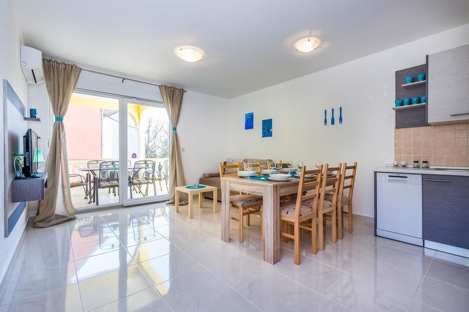 Kitchen/dining/living room