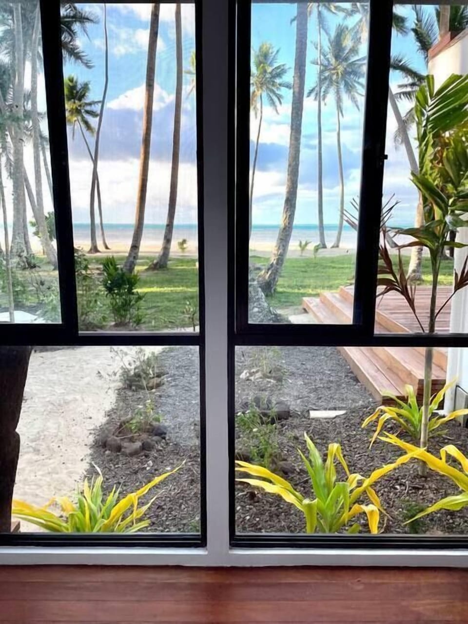 Wake up in the tropical garden guest suite to unobstructed views of the blue lagoon
