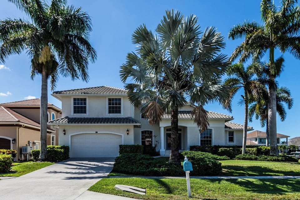 Welcome to 475 Clifton Ct