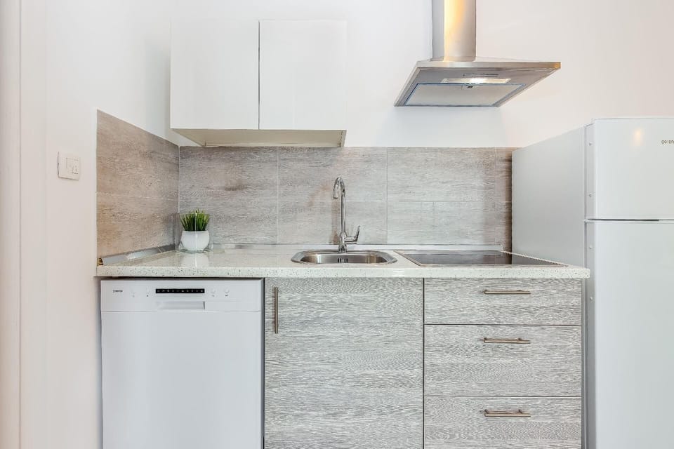 Kitchen area. kitchen