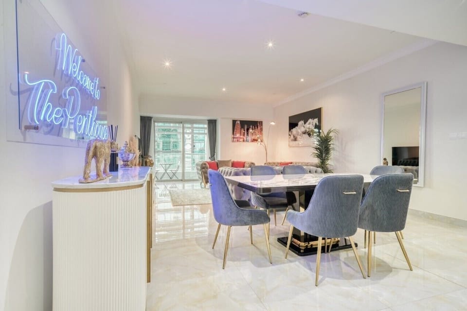 Dining / Restaurant