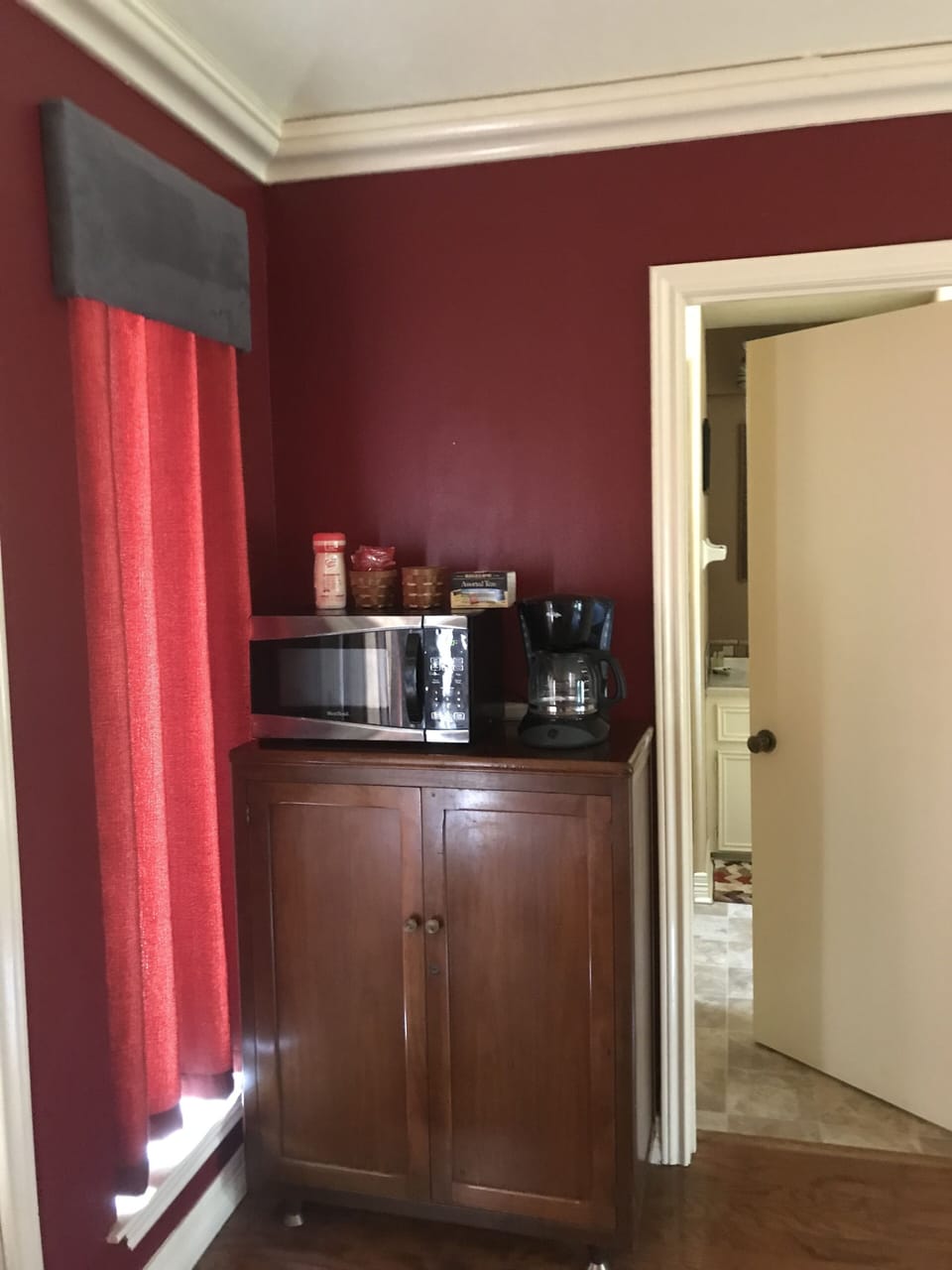 Microwave with a full-sized coffeemaker. Coffee and teas included.