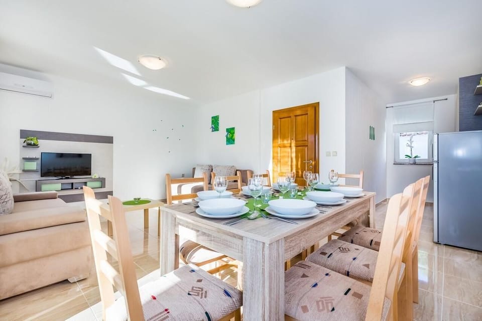 Living/dining room