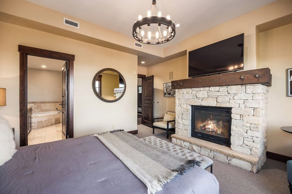 012_016_1825threekingsdriveunit4302-bh-4_406_321