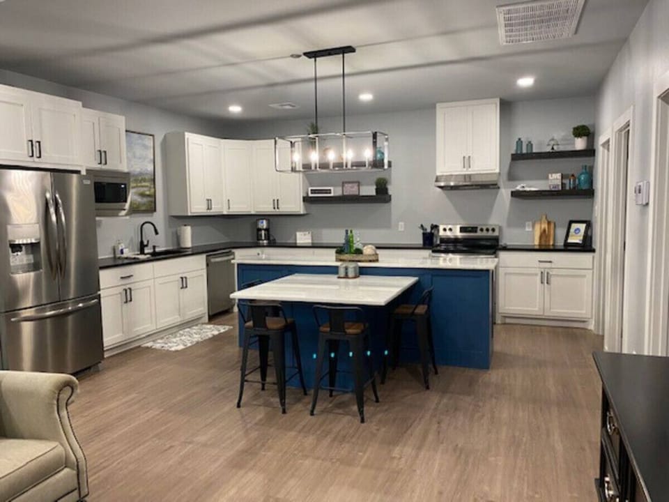 Kitchen area / seating