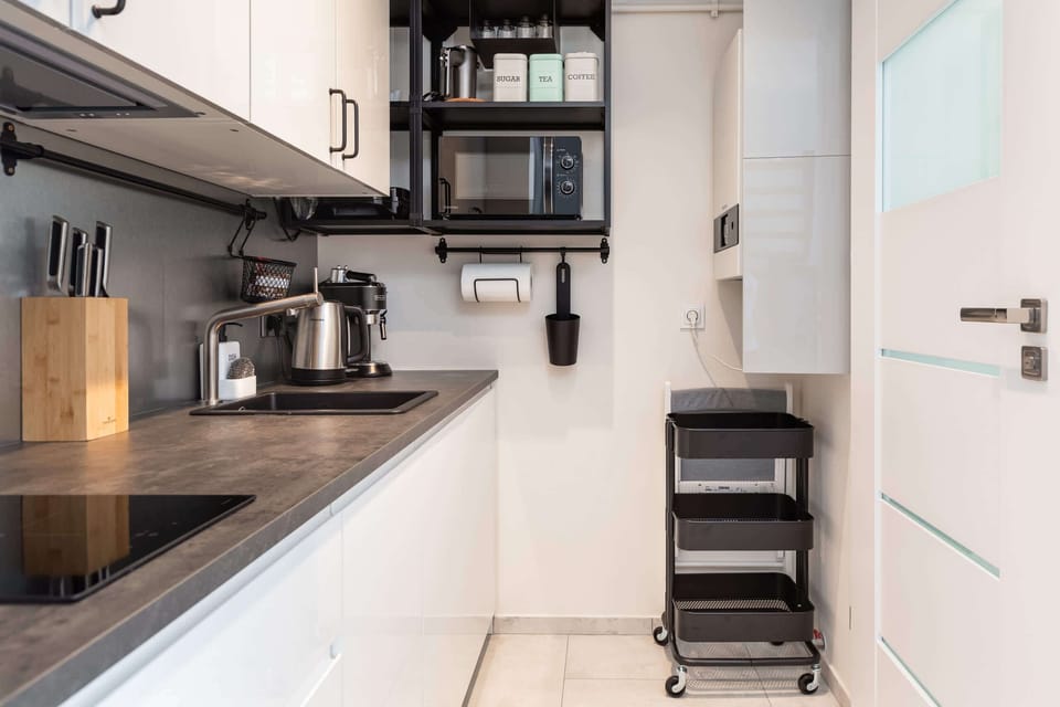 Modern, fully equipped kitchenette. 