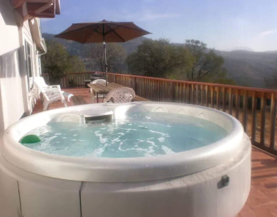 Hot tub with view over valley