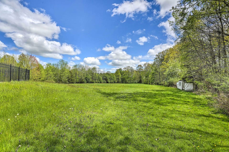 Exterior Space | 8 Private Acres