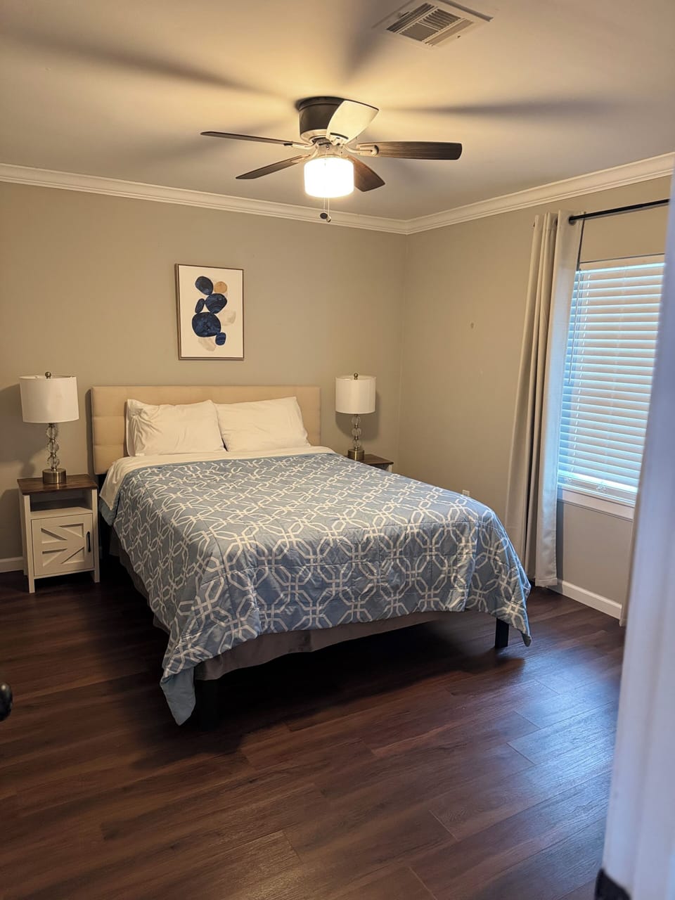 bedroom three ( queen bed)