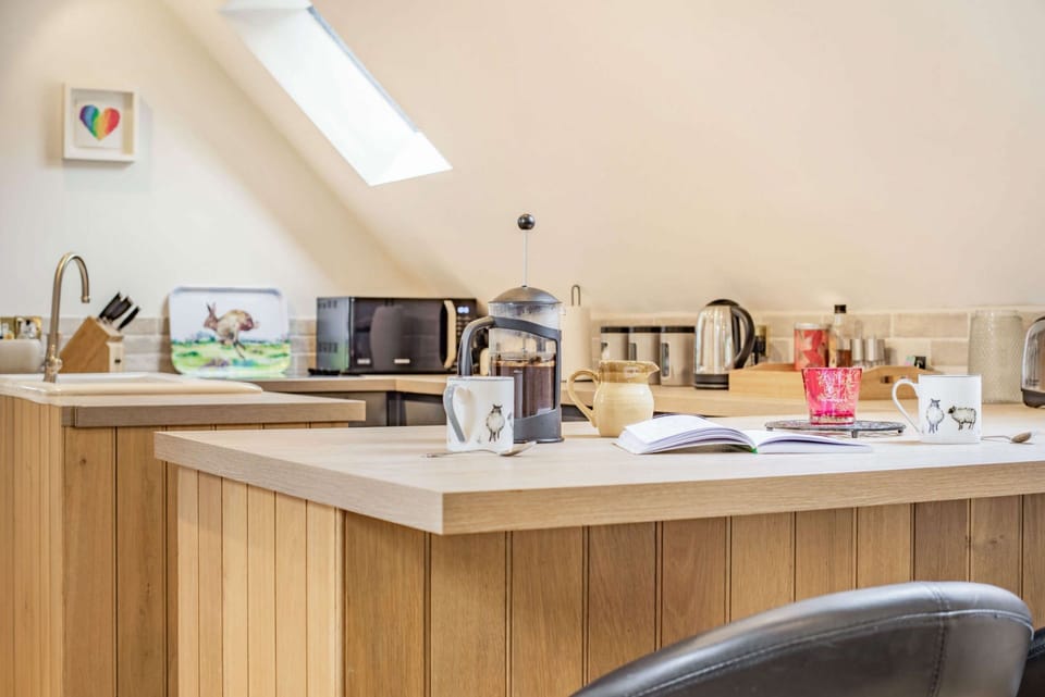 Rainbow Barns Kitchen - StayCotswold