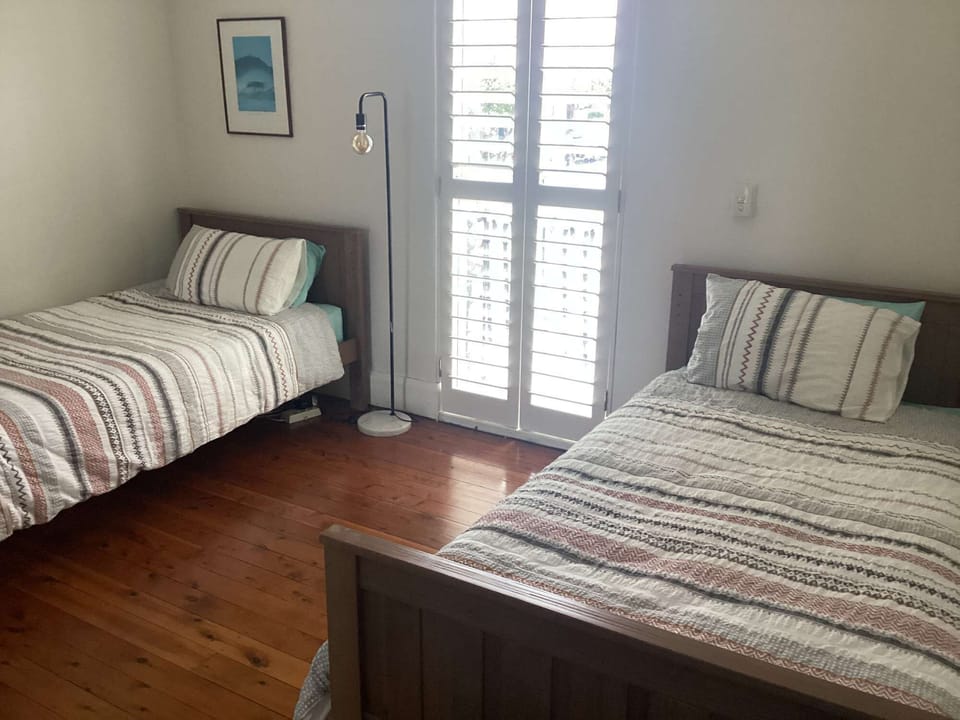 Middle-Bedroom