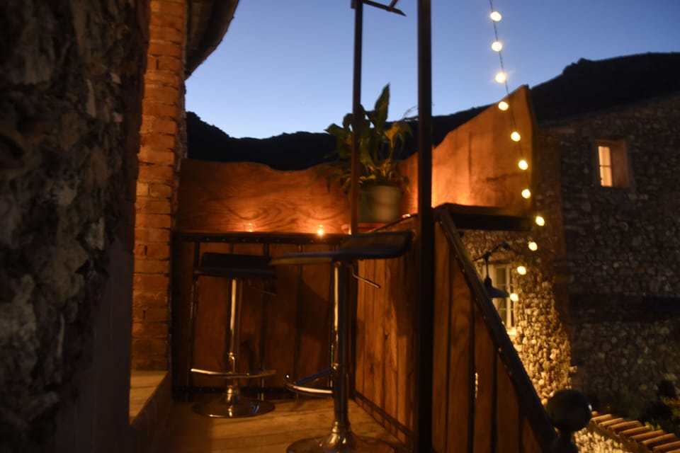 Gîte de Luxe Dans la Vallée de la Buèges, Jacuzzi en Amoureux! Apartment in Occitanie