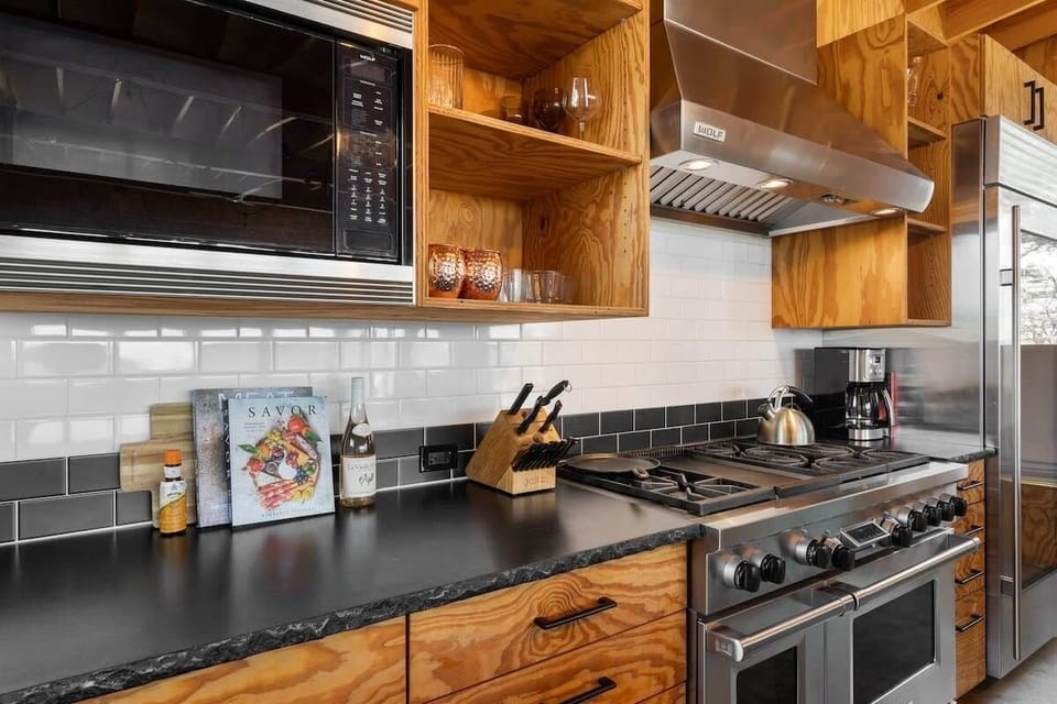 Main Commons - fully stocked kitchen