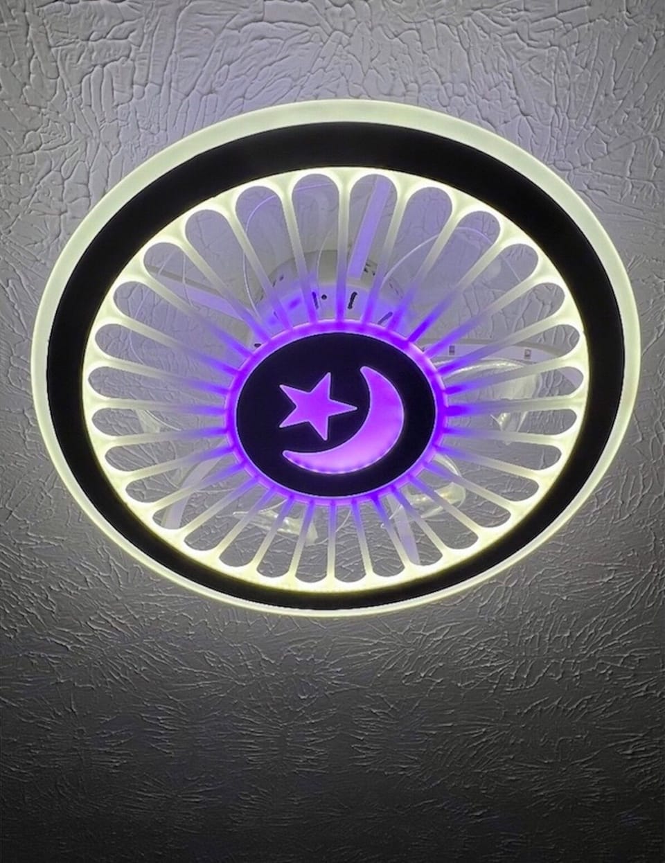 Remote control ceiling fan in bunk room