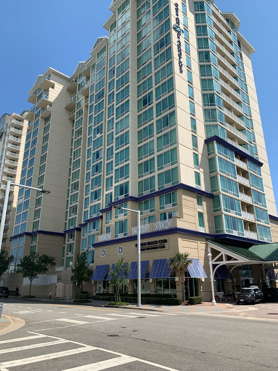 Resort front on Atlantic Ave, drive up and unload!