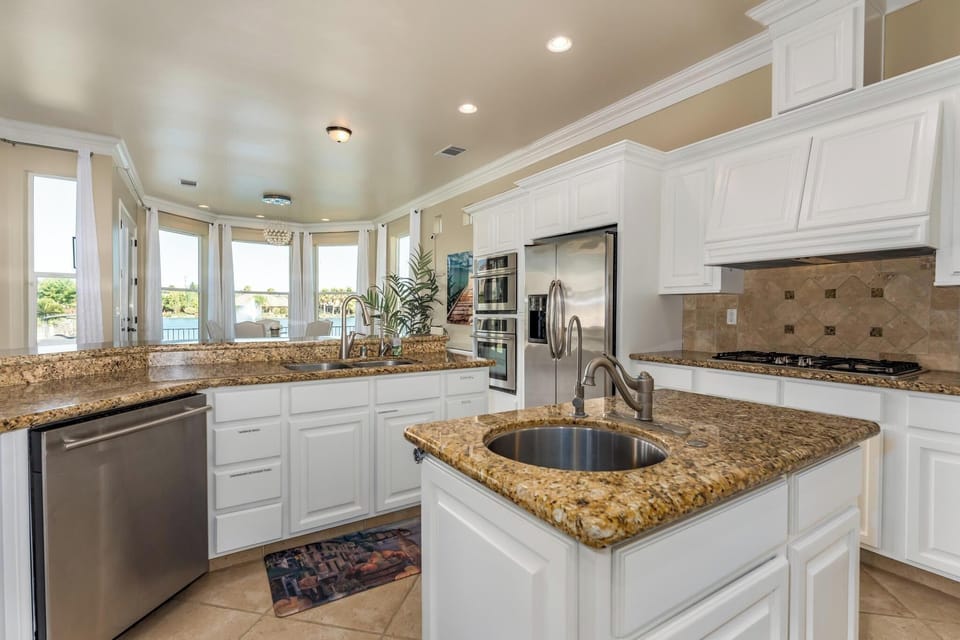 Enjoy the waterfront view from the chef's kitchen while dining on the lakeside!