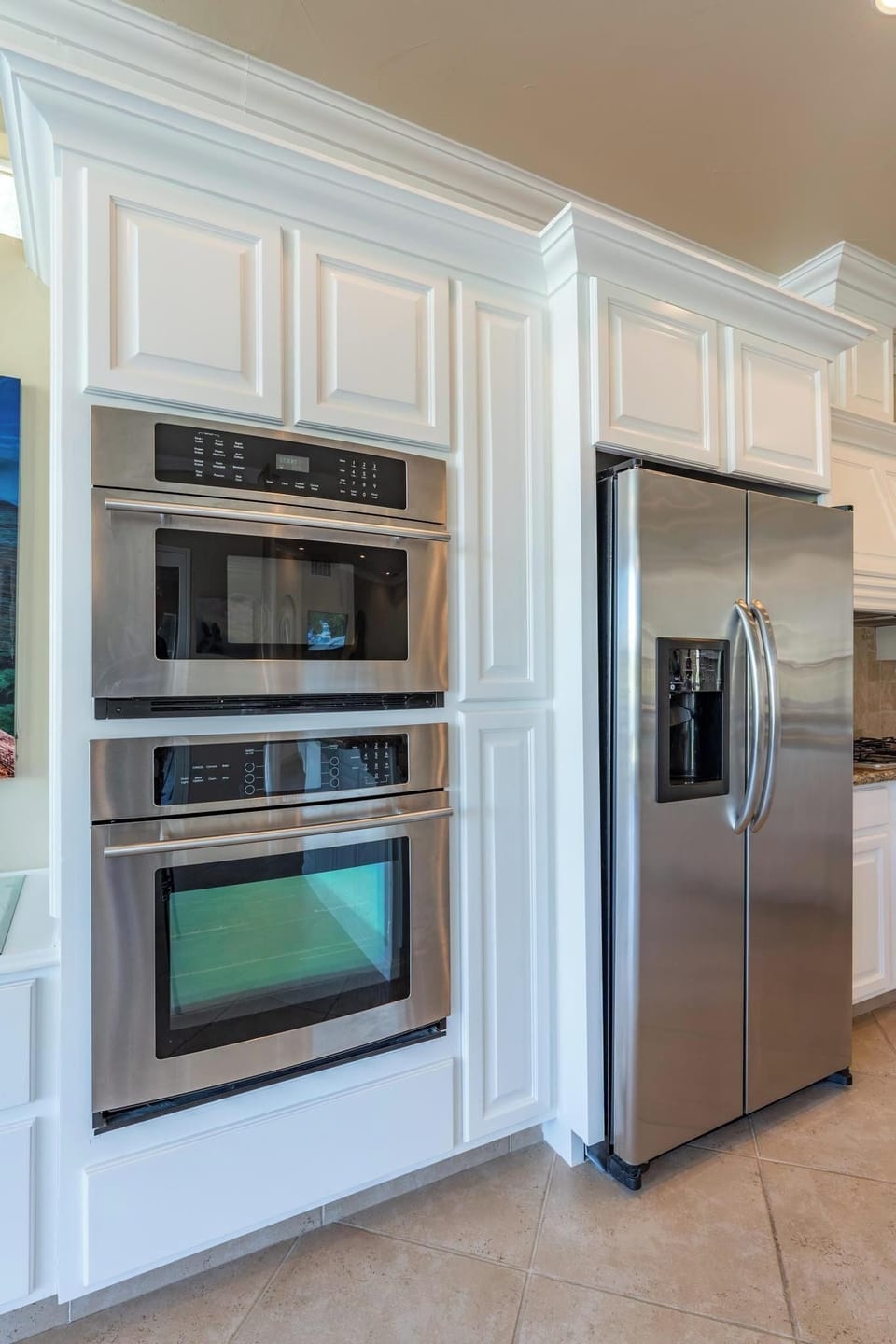 Modern stainless steel appliances deliciously appeal to your cooking desires.