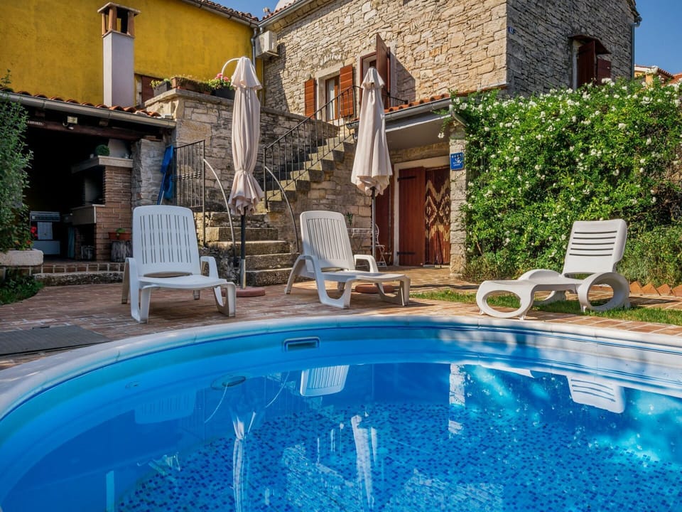 Water, Plant, Furniture, Building, Property, Azure, Blue, Swimming Pool, Chair, Lighting