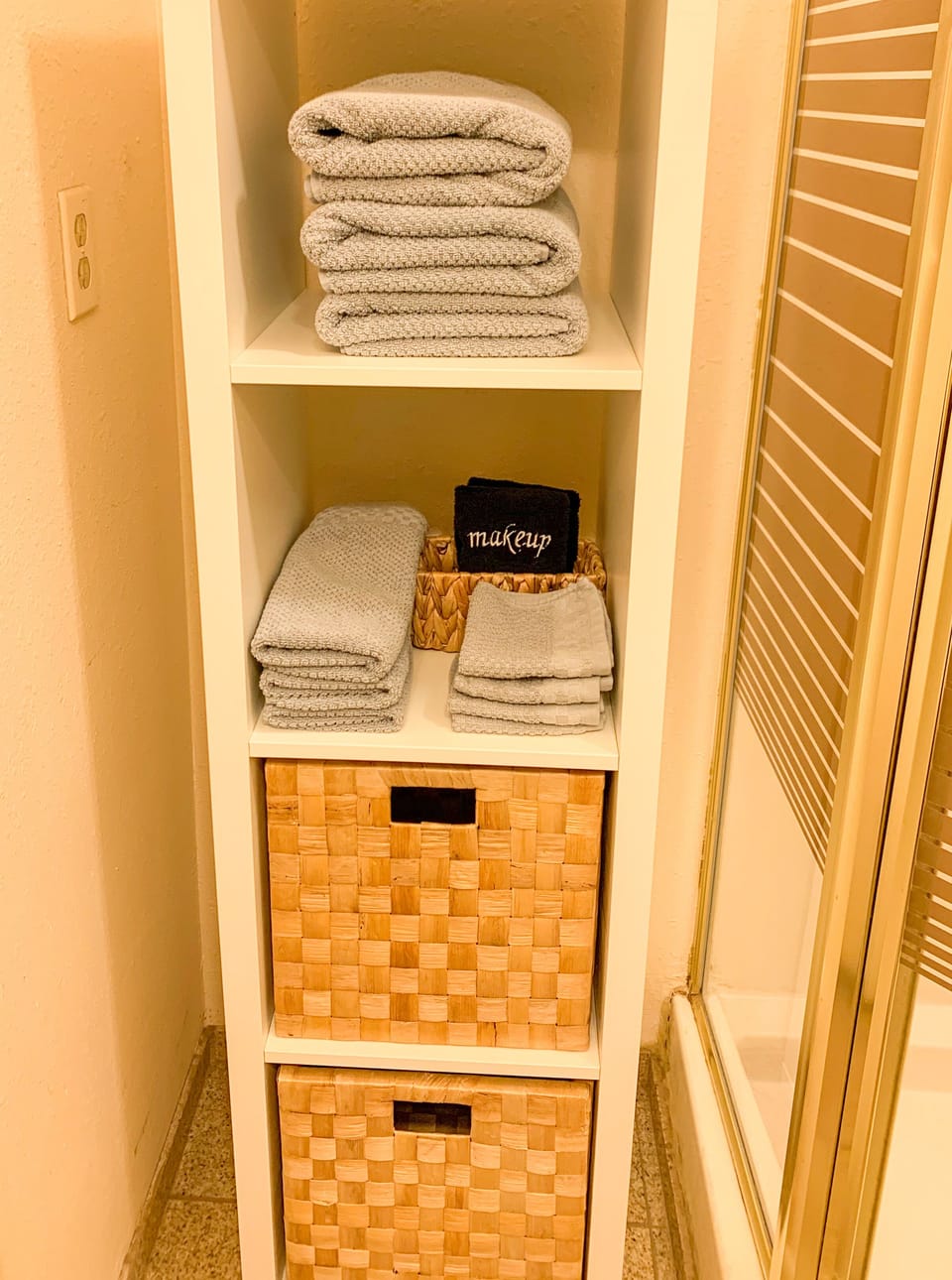 Private en-suite bathroom connected to Bedroom 3