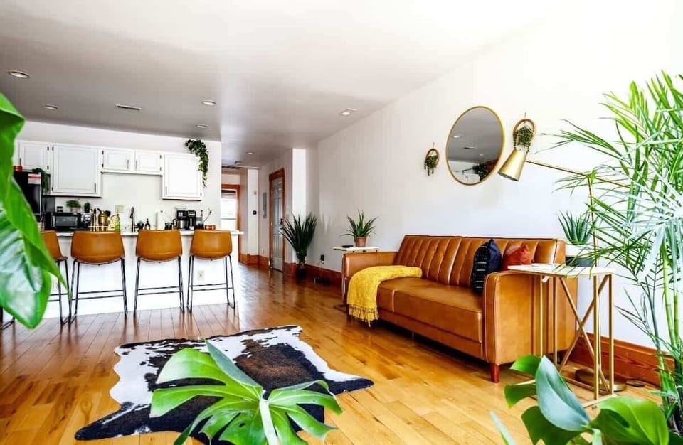 High-traffic stay in Ohio Columbus
I wish I could give Jungle House more than 5 stars! He was thorough, professional, kind, and very responsive. The space was just as listed with so many thoughtful touches. It is a beautiful space! This was my first 