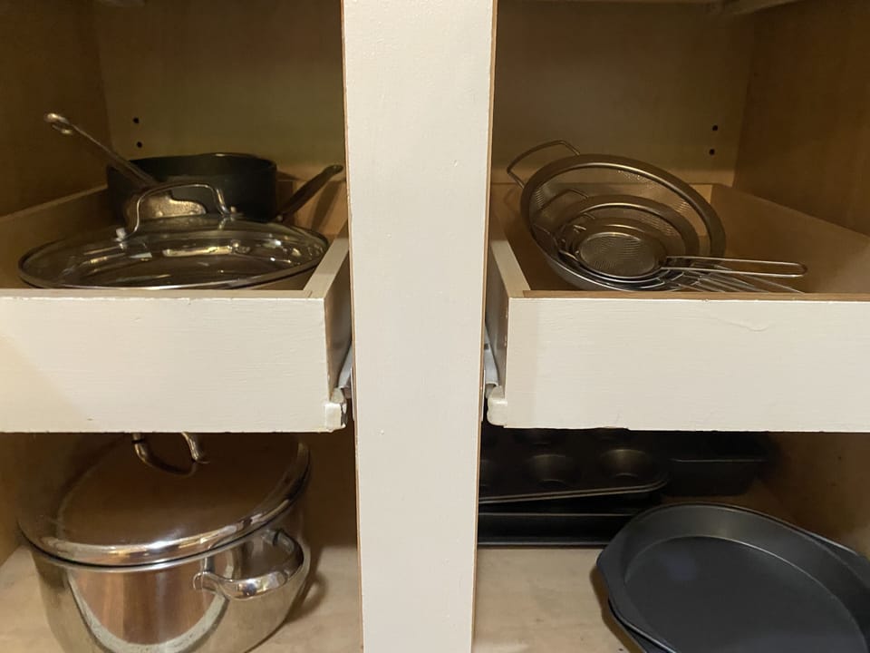 All the kitchen utensils you need to cook and enjoy home meals.