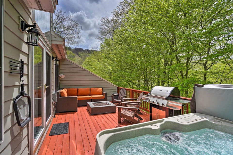 Hancock Vacation Rental | 4BR | 3BA | 2,115 Sq Ft | Stairs Required for Access