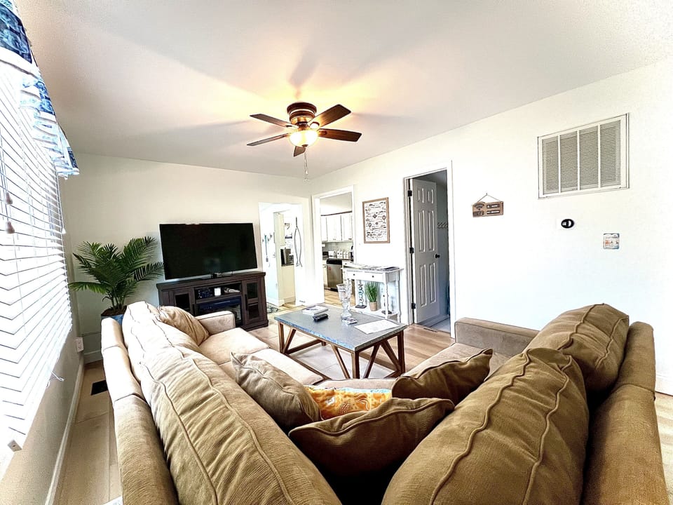 Tv room with a beach vibe