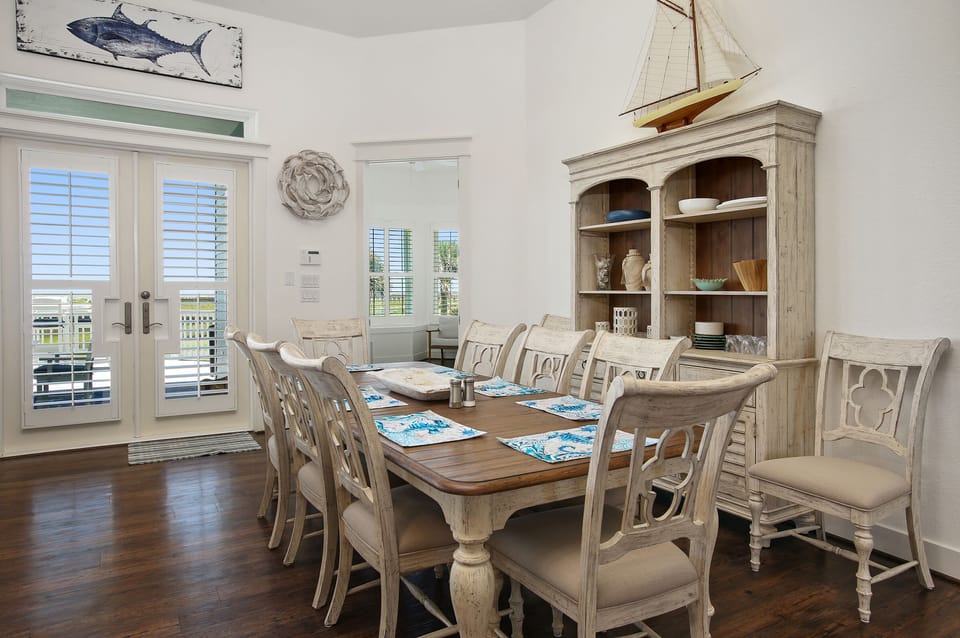 Huge dining table with direct ocean views!