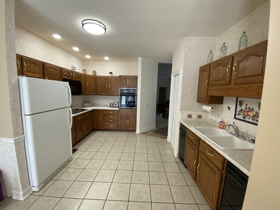 Large kitchen with plenty of room for cooking.