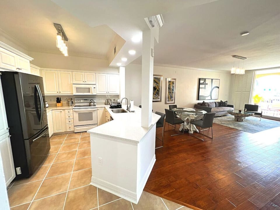 Cook, dine & relax all in one open, inviting space