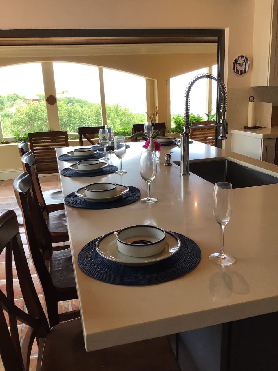Kitchen Island-Seats 6