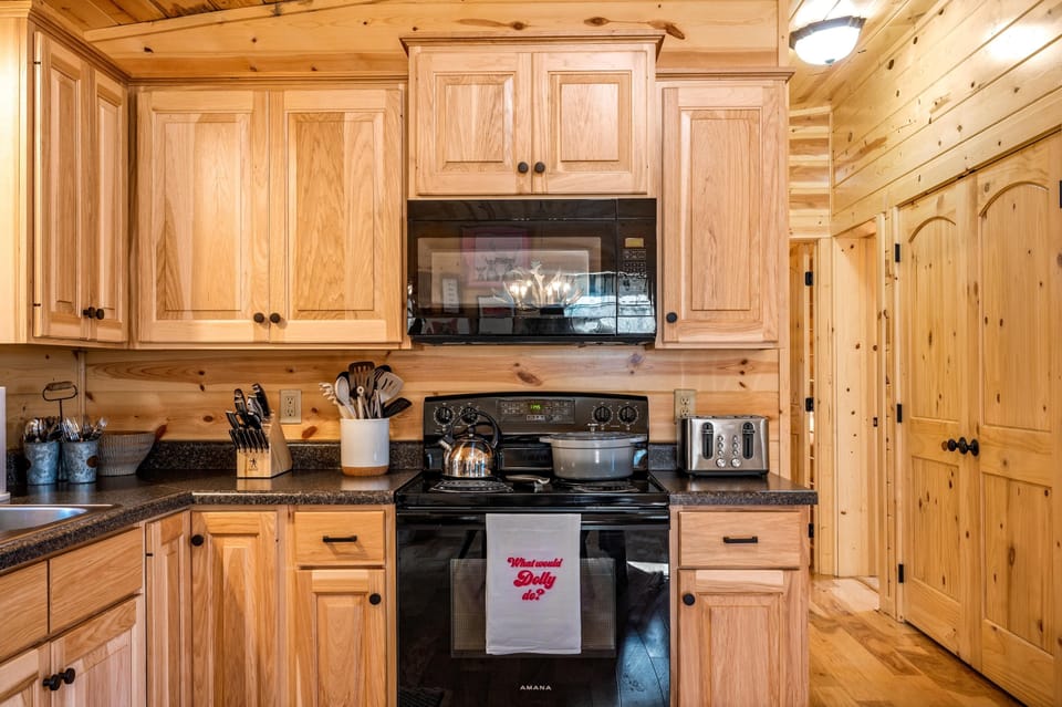Bright airy fully stocked kitchen