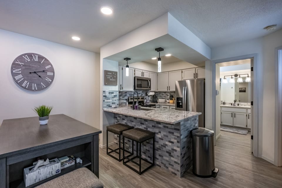 Breakfast area and kitchen