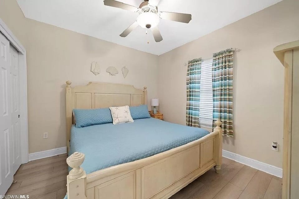 Guest Room with King Bed