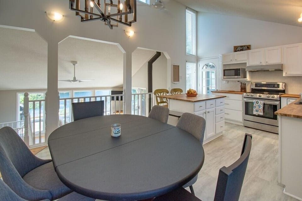 Dining/Kitchen Area
