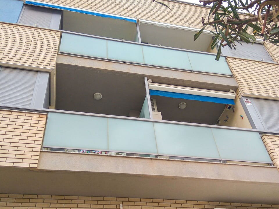 Building, Property, Wood, Window, Urban Design, Rectangle, Condominium, Tower Block, Neighbourhood, Line