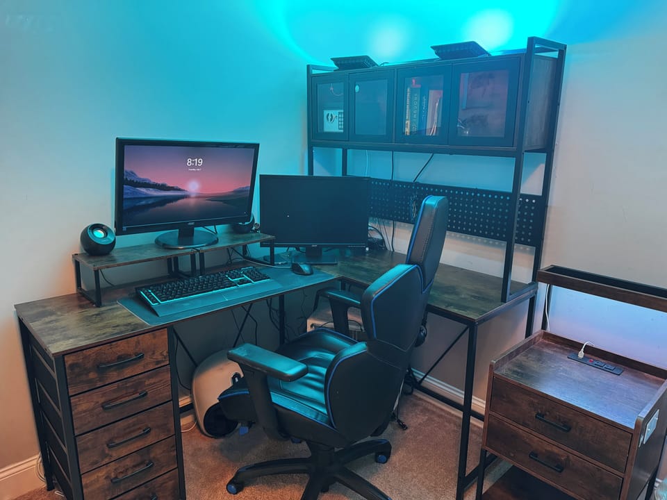 Bedroom #4 desk. Desk will not have computer or monitors - For display only.