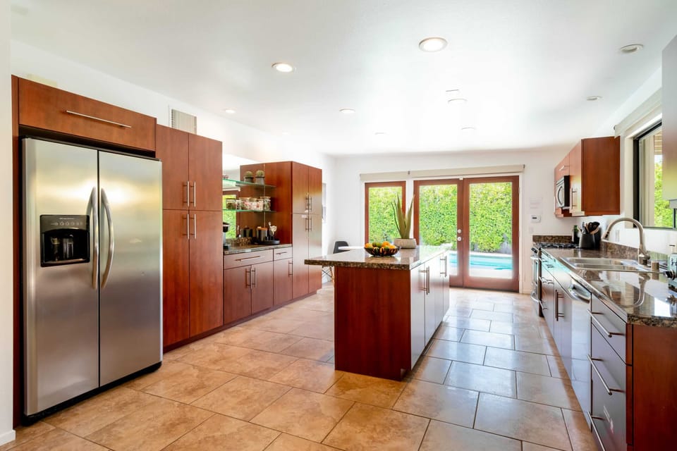 Entertain here! Fully Equipped Kitchen
