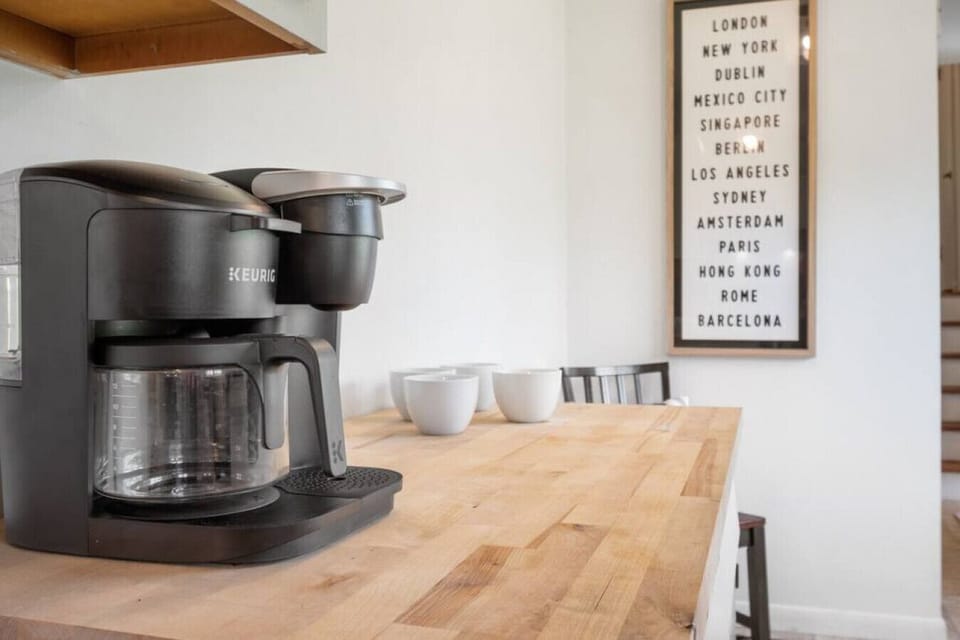 Keurig coffee pot -- ground brew or K-cup individual