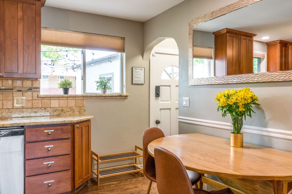 Kitchen table can be expended for more seating