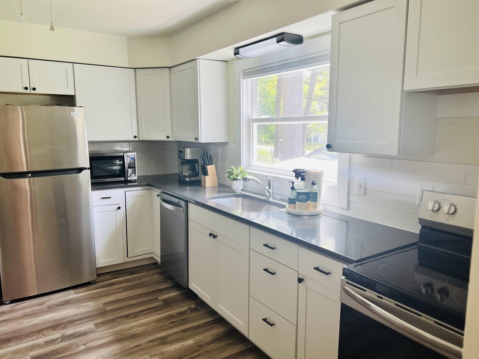 Well-equipped kitchen; however, no coffee, tea, oil, or condiments provided.