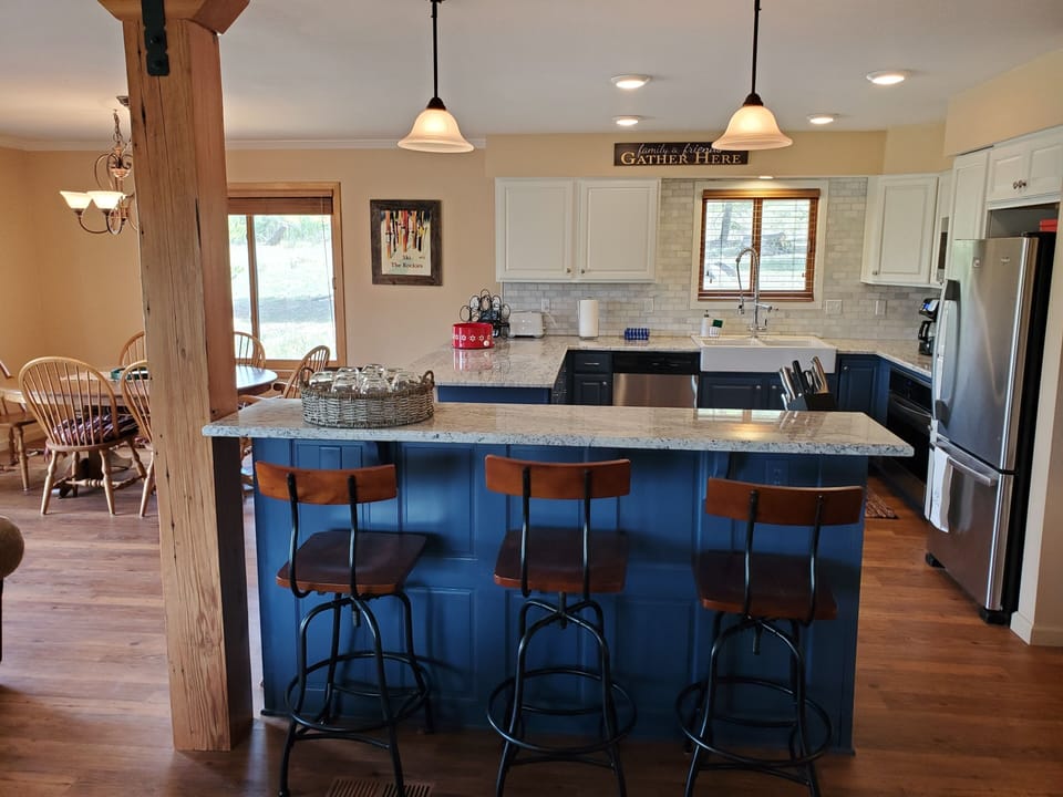 Open floor plan great for entertaining