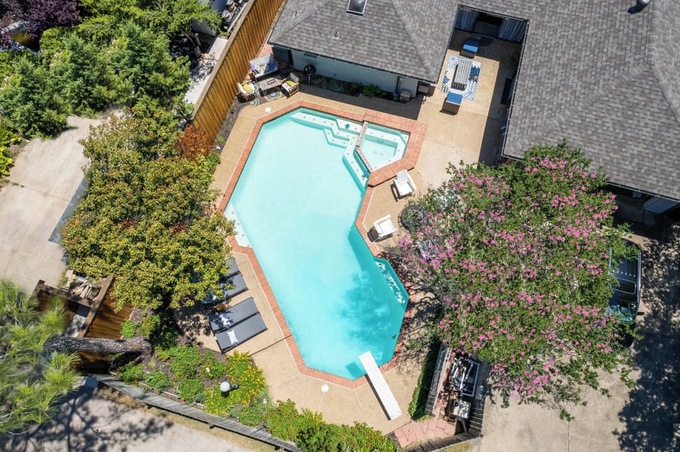 Or then again - you can just stay in & enjoy the pool ;) Your choice!