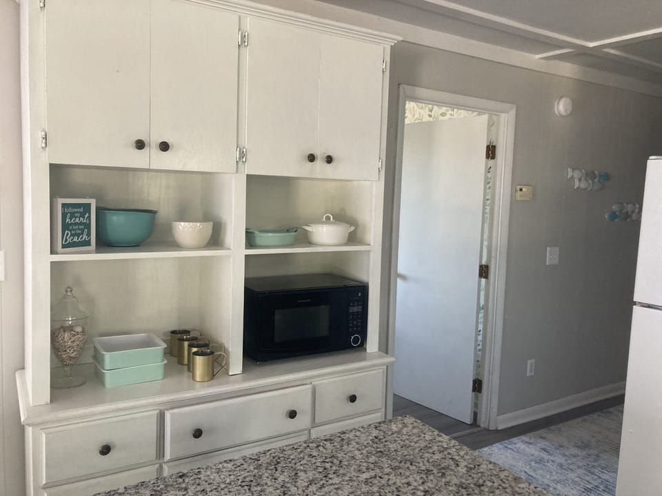 Kitchen wall cabinet 