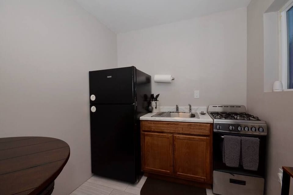 Kitchen Sink and Gas Stove & Oven