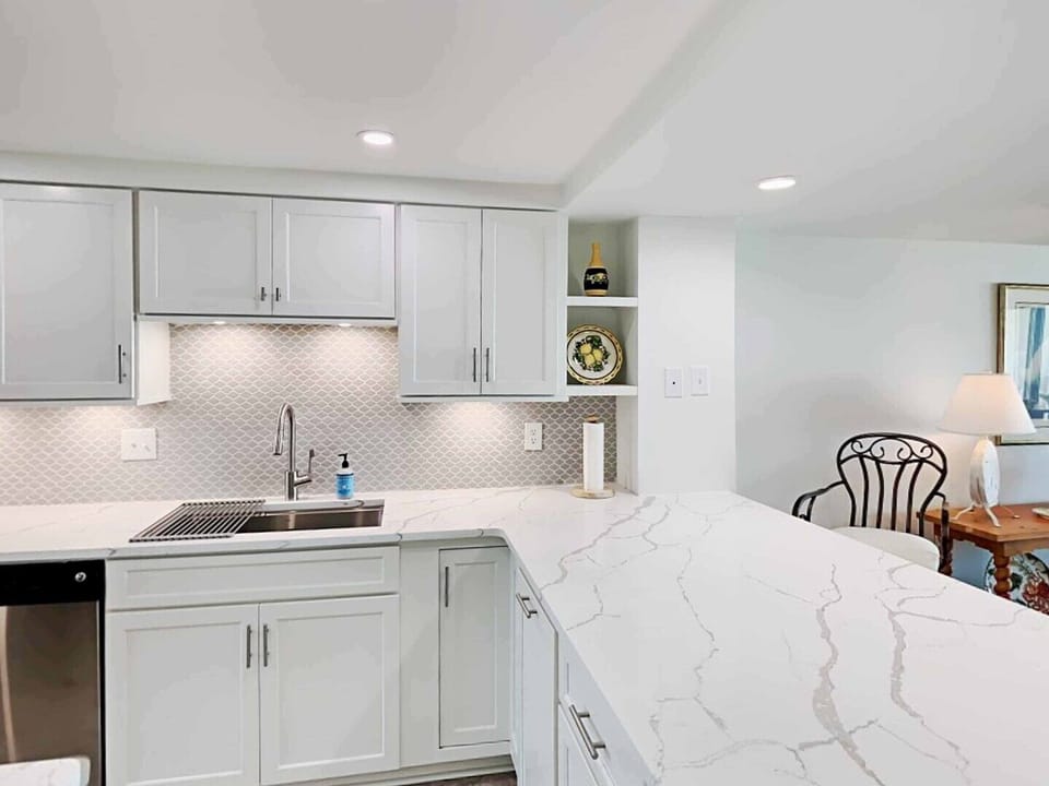 Kitchen & Breakfast Bar