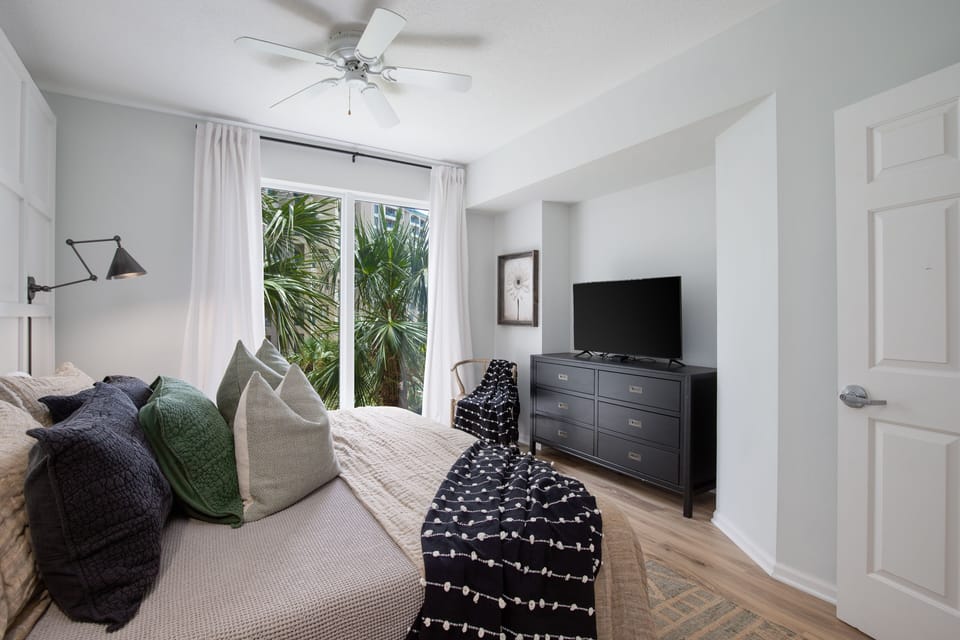 Guest Bedroom King or Split for 2 Twin XL Beds