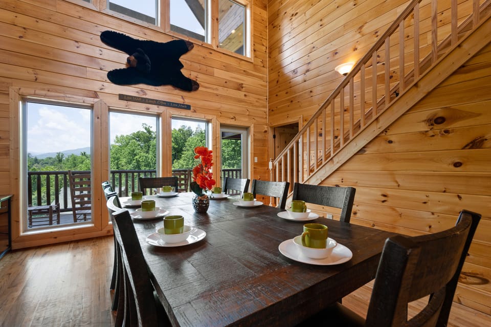 Main level dining area
